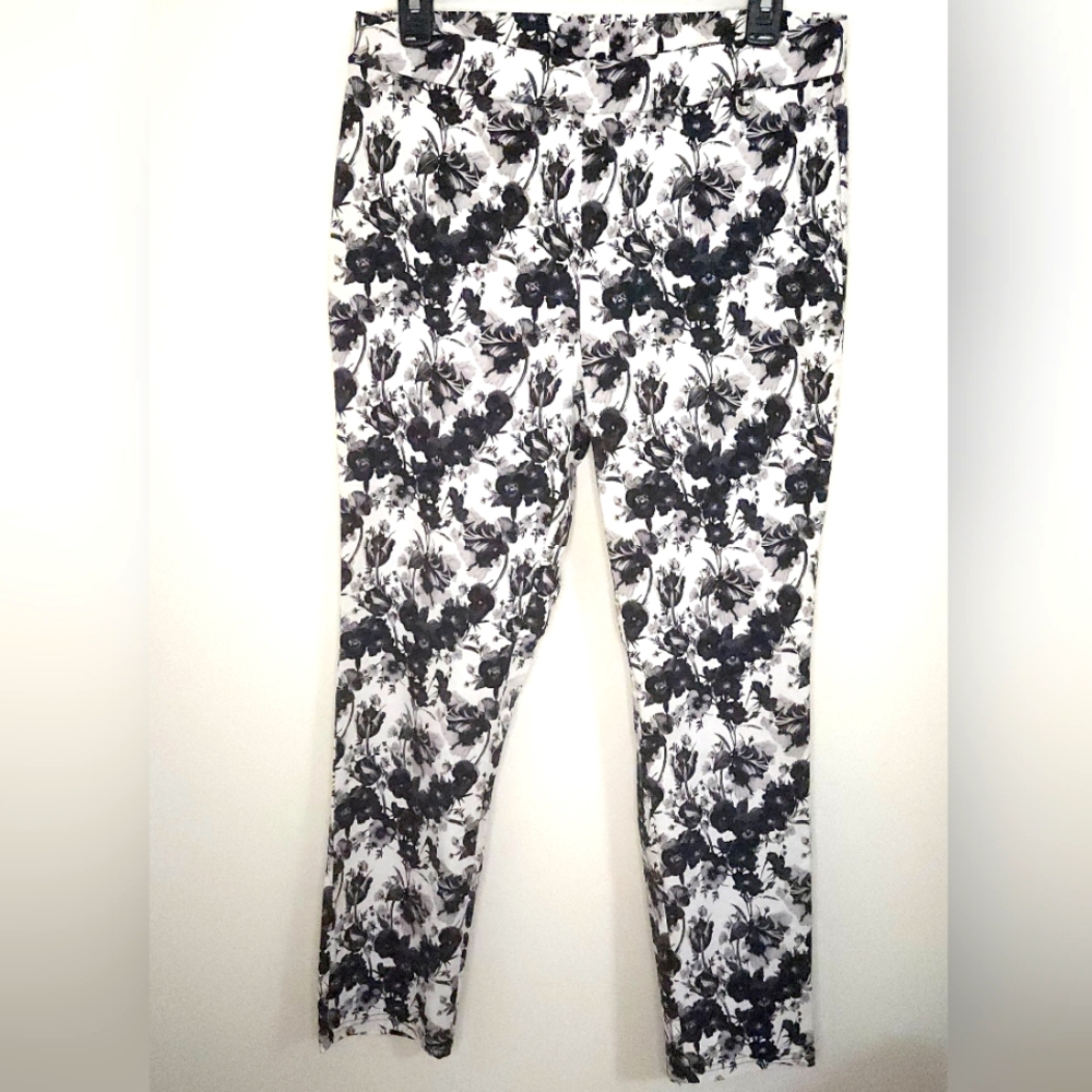 Rafaella Pull On Comfort Floral Capri Women Size 10 Black, White & Gray Pants